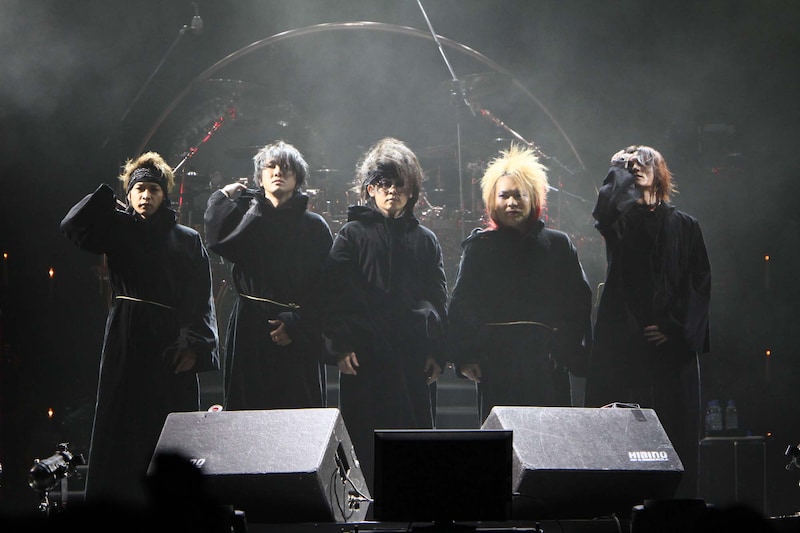 ライブオープニングのLUNACY。