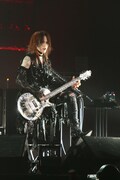 今週の人気の画像4位は「LUNACYドーム5万人無料ライブで初期ナンバー連発」より、SUGIZO（G, Violin）。