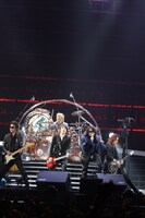 写真は12月23日の東京ドーム公演の様子。