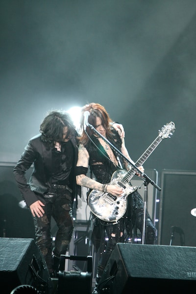 RYUICHI（写真左）、SUGIZO（右）