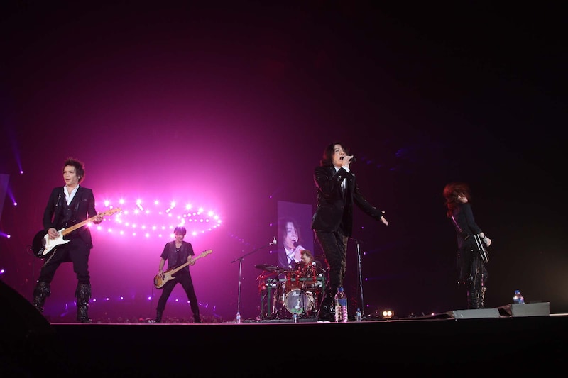写真は12月24日の東京ドーム公演の様子。
