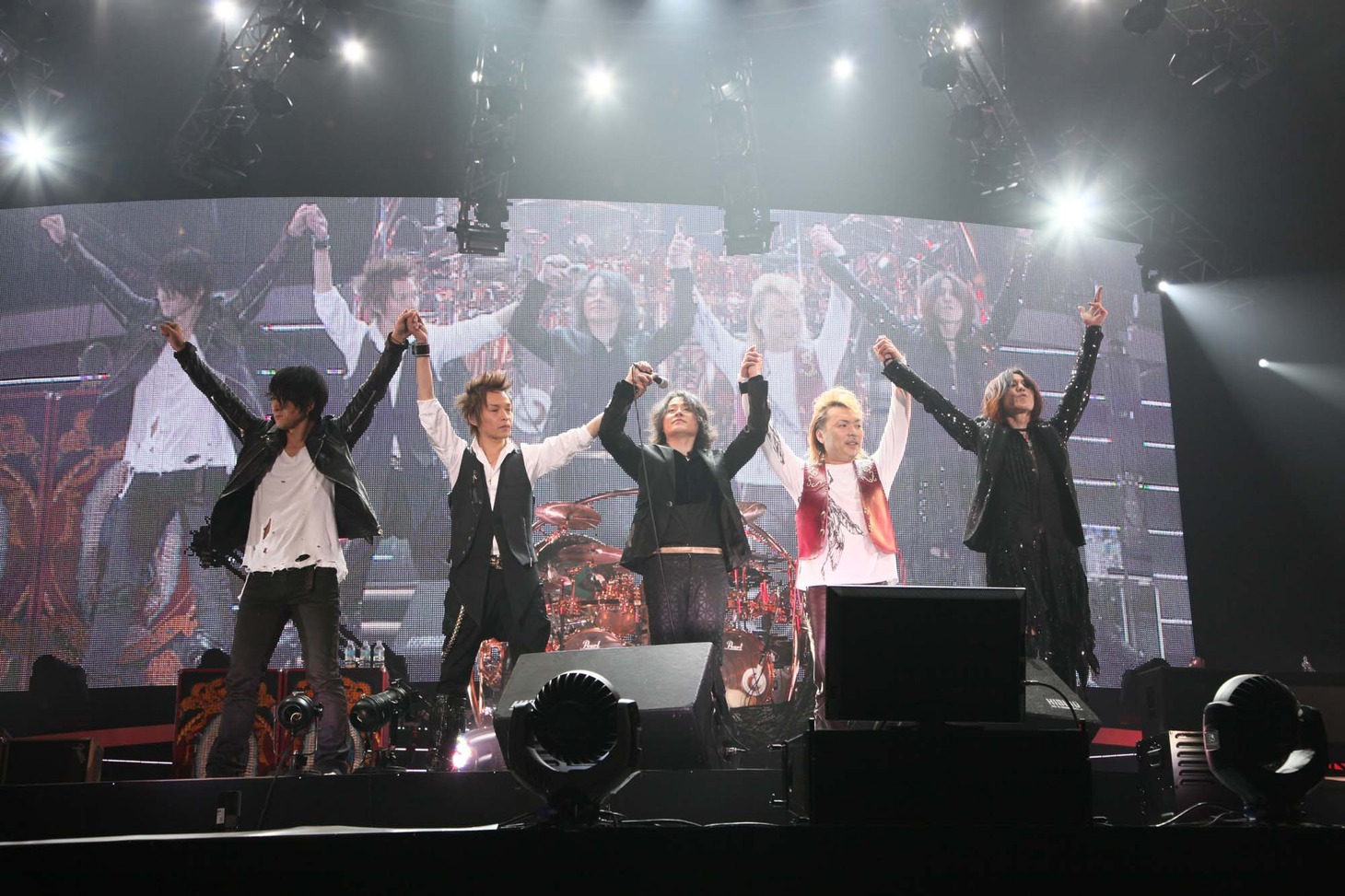 写真は12月24日の東京ドーム公演の様子。