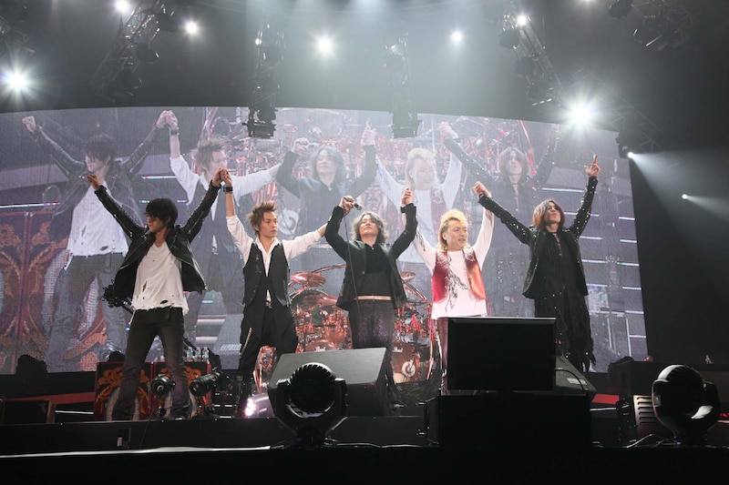 写真は12月24日の東京ドーム公演の様子。