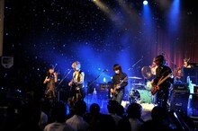 ストリングスを迎えて山下達郎「クリスマス・イブ」をカバーするBIGMAMA。