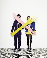 LILはTSUGE（Programming, DJ）とucio（Vo, DJ）からなる2人組ユニット。