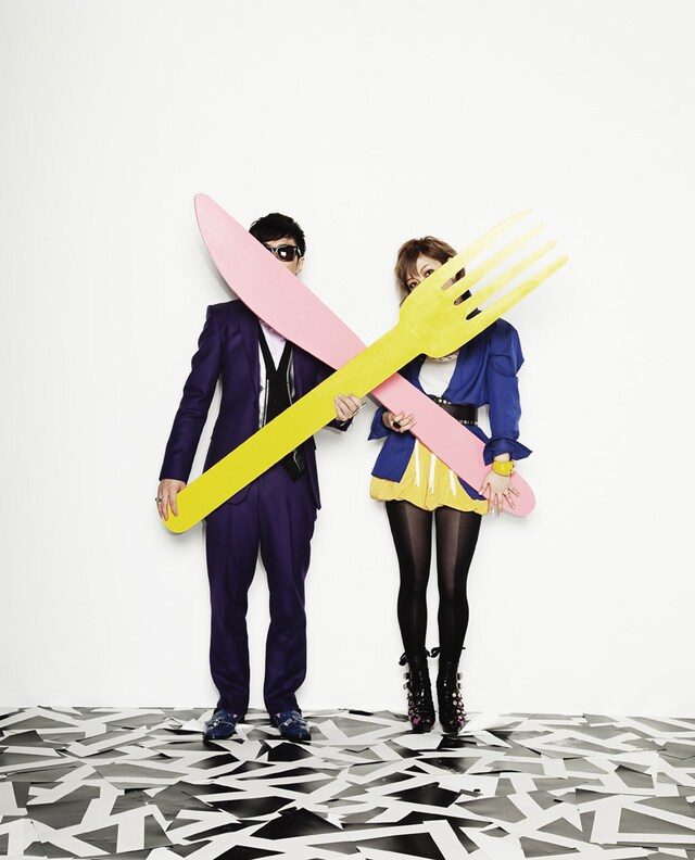 LILはTSUGE（Programming, DJ）とucio（Vo, DJ）からなる2人組ユニット。