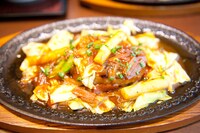 辛みそ炒めハンバーグ タッカルビ風（880円）