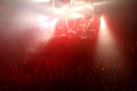 ライブツアー「THE UNWAVERING FACT OF TOMORROW TOUR2010-2011」初日公演の模様。