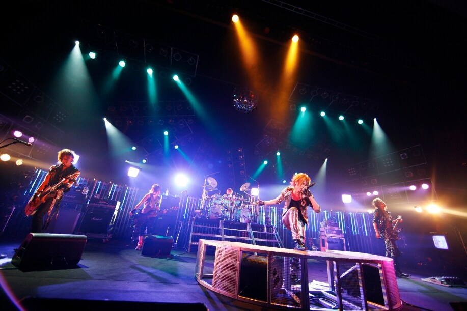 写真は「PS COMPANY PRESENTS ViViD ONEMAN LIVE『光彩GENESIS』」の