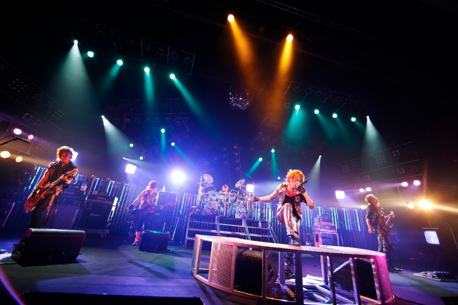 写真は「PS COMPANY PRESENTS ViViD ONEMAN LIVE『光彩GENESIS』」の模様。