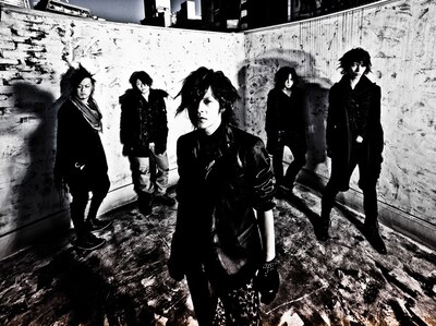 MERRYは2011年11月に結成10周年を迎える。