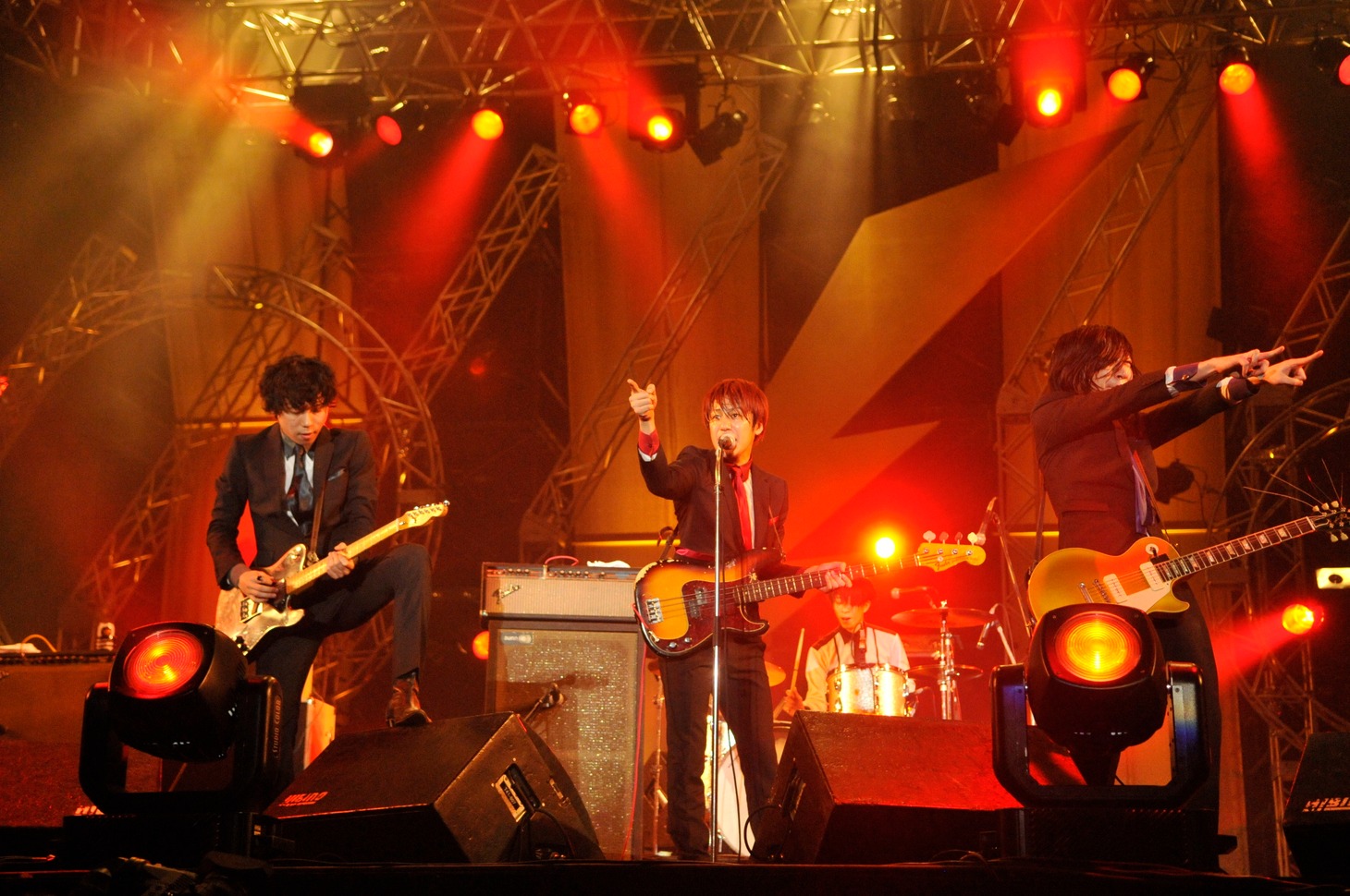 THE BAWDIES