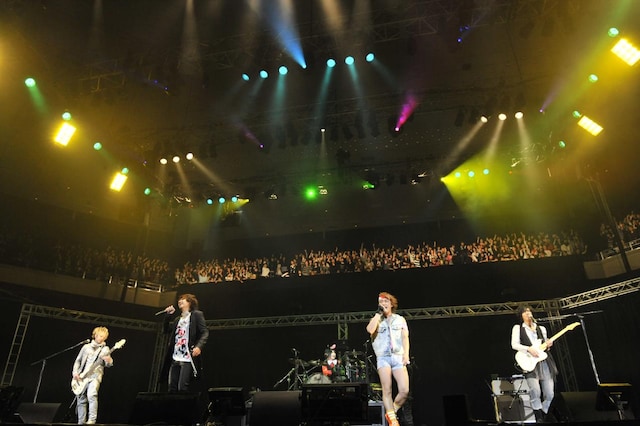 Яyo（ギルガメッシュ）、YUKKE（ムック）、Shinji（シド）、ken（L'Arc-en-Ciel）、SATOち（ムック）によるSESSION B。