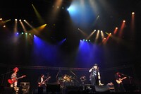 逹瑯（ムック）、裕哉（ゾロ）、愁（ギルガメッシュ）、JUN（spiv states）、杉本善徳によるSESSION C。