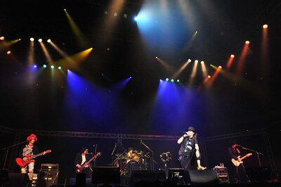 逹瑯（ムック）、裕哉（ゾロ）、愁（ギルガメッシュ）、JUN（spiv states）、杉本善徳によるSESSION C。