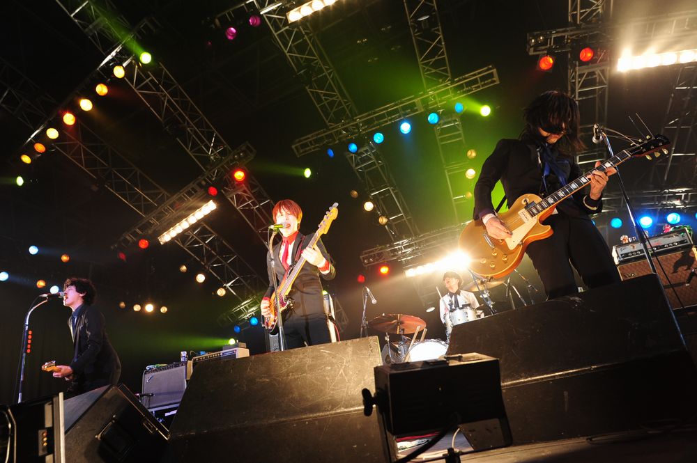 THE BAWDIES