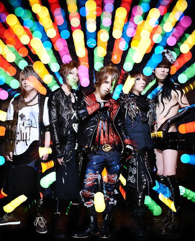 年末に行われたライブイベント「Over The Edge'10」で初ライブを行った新生boogieman。ステージでは「new world」や新曲を含む4曲を熱演した。