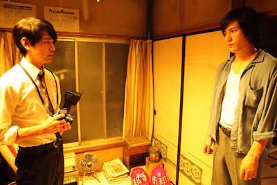 映画「マイ・バック・ページ」のワンシーン。(C)2011映画「マイ・バック・ページ」製作委員会