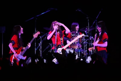 写真は昨年12月24日に恵比寿The GARDEN HALLにで行われたワンマンライブ「SCANDAL SPECIAL LIVE『BEST★Xmas 2』」より。(C)beface creative inc.