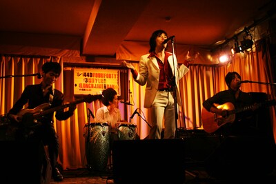 ラテンスタイルでグルービーな演奏を披露したFUNKY 4。