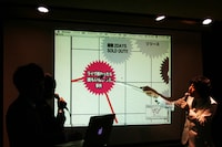 業務実績報告では2010年のトピックを報告。収支や気分の盛り上がりなどさまざまな要素を加味した単位「LISMO」の高低で調子の良し悪しが表された。