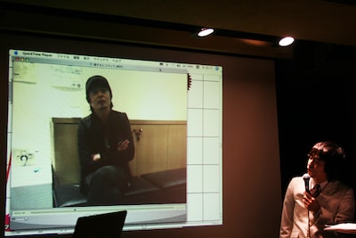 業務実績報告には怒髪天・増子直純もムービーゲストで登場。夏のロックフェスティバル「RISING SUN ROCK FESTIVAL 2010 in EZO」の舞台裏で起こった珍事が明かされた。