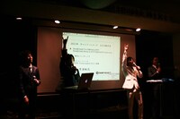 FUNKY 4とプラスワンモーが高らかにエールを交わす。