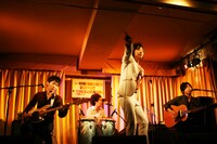 「要するに2011年も2010年と大して変わりません。いい曲を作ってライブを回る。ロックンロールなんて結局それだけだから」とFUNKY 4。