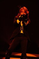 写真は日本武道館公演「T.M.R. NEW YEAR PARTY '11 LIVE REVOLUTION」の様子。