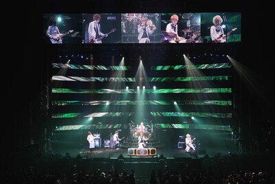 写真は昨日のライブの模様。