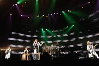 この武道館ライブの模様は、1月31日（月）にWOWOWにてオンエアされる。