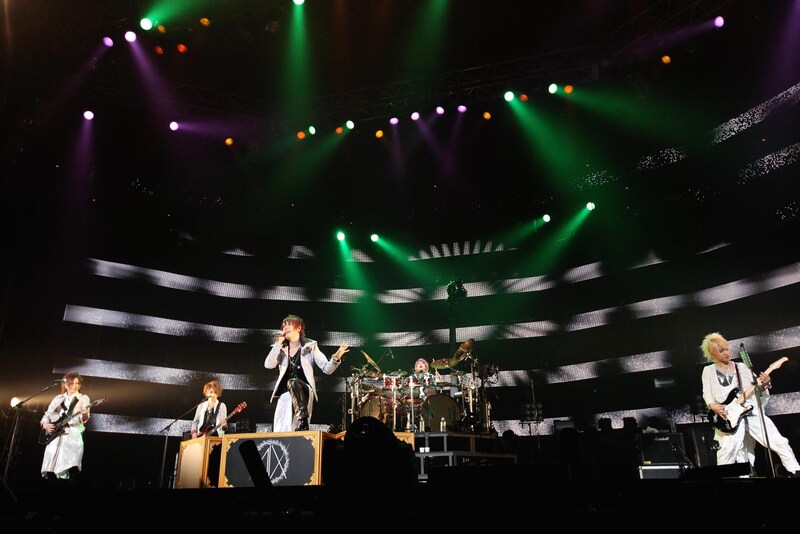 この武道館ライブの模様は、1月31日（月）にWOWOWにてオンエアされる。