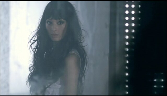 写真は「コールドフィンガーガール」ロックショートフィルムより。