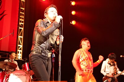 写真は1月7日のライブの様子。ライブ初披露となる「1！2！3！4！」収録曲でも息のあったコール＆レスポンスが行われた。今後のライブに足を運ぶ予定のある人はアルバムを聴き込んでおこう。（Photo by 広川智基）