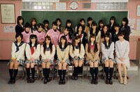今週の人気の画像10位は「AKB48メンバー総出演の感動学園ドラマ9夜連続放送」より、出演者集合写真。(C)NTV