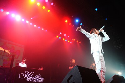 写真は1月9日のなんばHatch公演より。DJ KATSU（写真奥）とTOC（手前）。