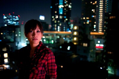 都内の夜景をバックに、AKB48に対する思いを口にする前田敦子。(C)「DOCUMENTARY of AKB48」製作委員会