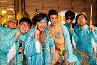 花団と2大ブーメラン王の記念ショット。