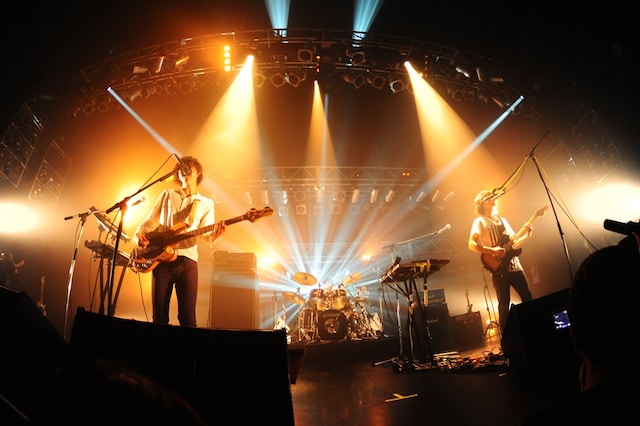 昨年11月から始まった全国ツアー「Delight Slight Flight Tour」の真っ最中のavengers in sci-fi。新木場STUDIO COASTのライブはツアーファイナルにあたる。