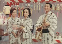 若かりし日の美空ひばり（写真中央）と原信夫（右）。