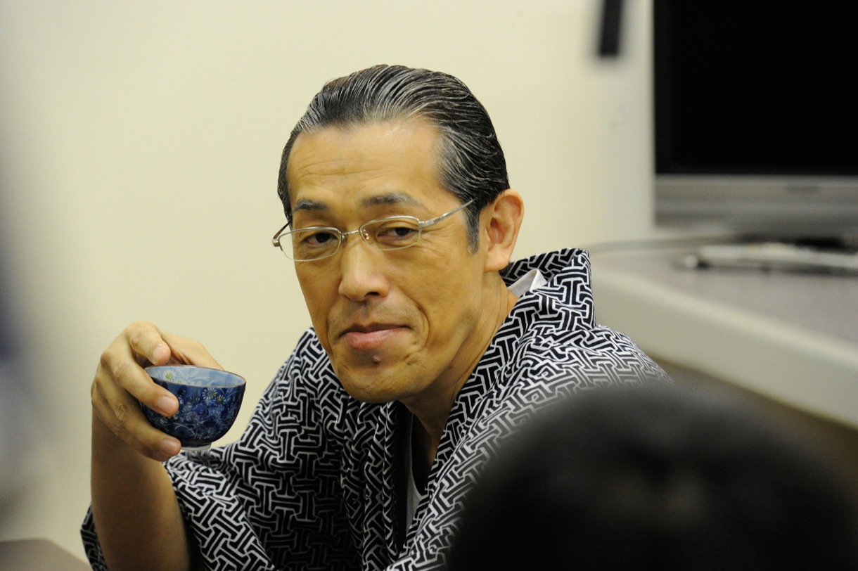映画「落語物語」のワンシーン。嶋田久作扮する落語家・山海亭文酒。（C）2011「落語物語」製作委員会