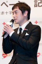 トークセッションでの岩沢厚治。