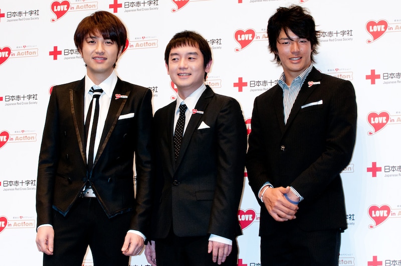 写真左より北川悠仁、岩沢厚治、石川遼選手。