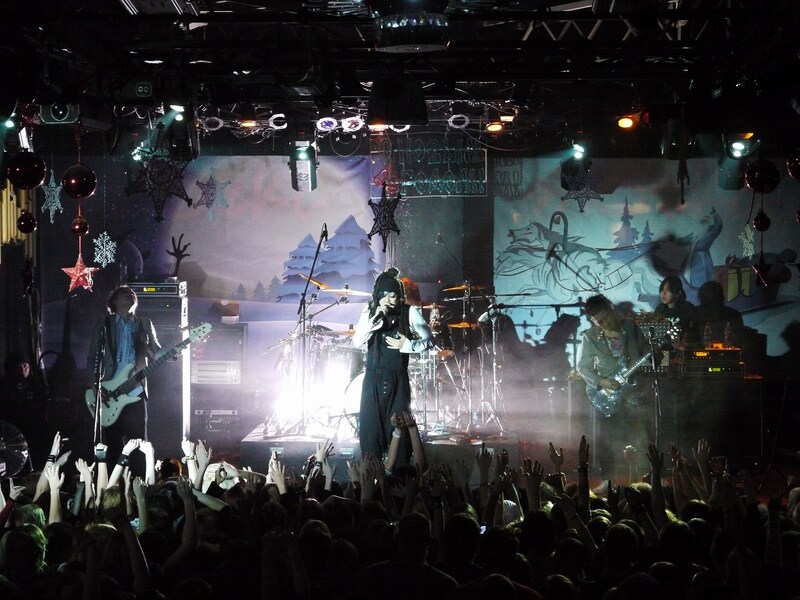 メンバーは各自のTwitterアカウントやブログでヨーロッパ道中のエピソードを公開中。