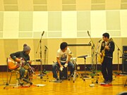 サンボマスターによるアコースティックライブの収録風景。