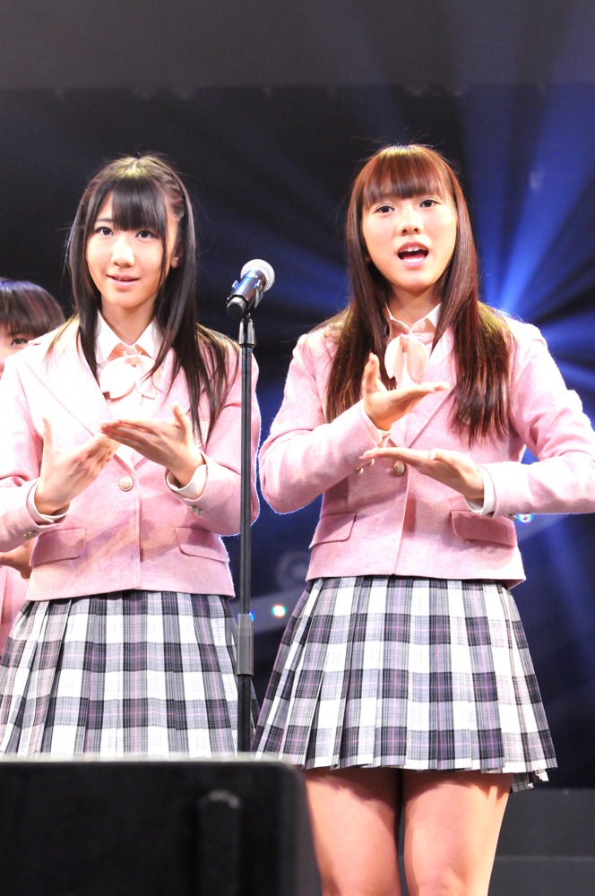 柏木由紀（写真左）、高城亜樹（右）