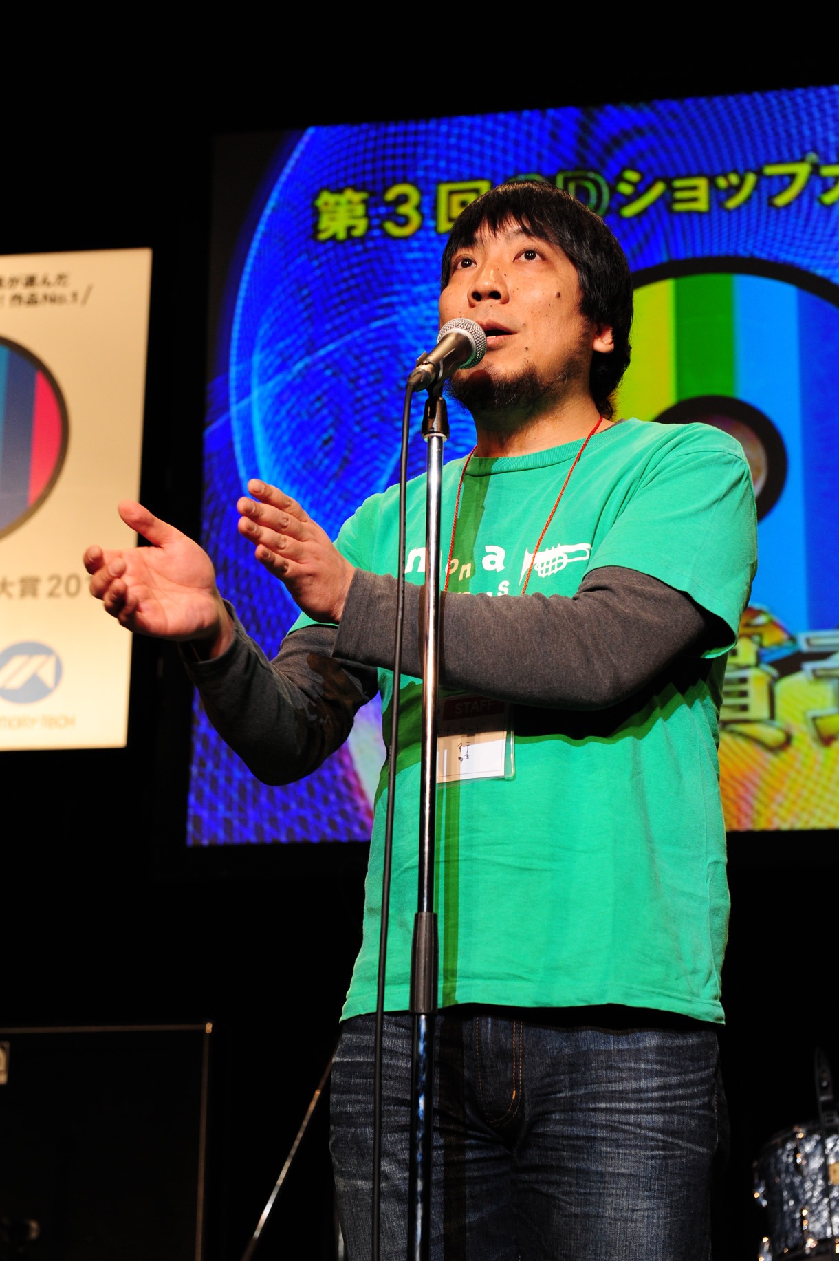 開会挨拶を務めた「第3回CDショップ大賞」委員長の行達也（mona records店長）。