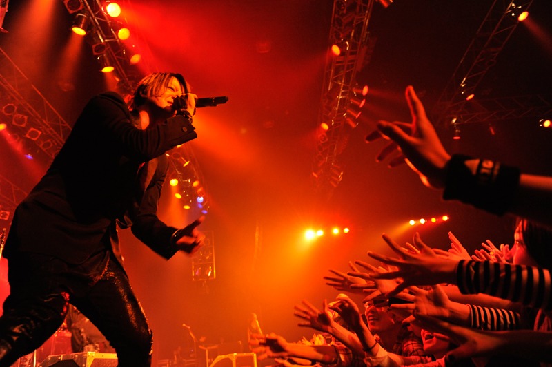 「GLAY 新春特別興行 ～平成の世に生まれて～第一夜」の様子。