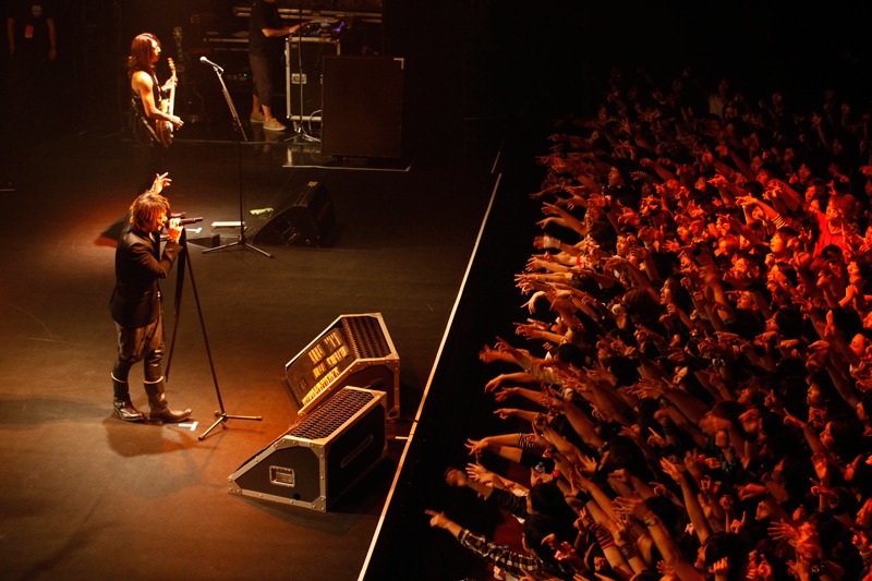 「GLAY 新春特別興行 ～平成の世に生まれて～第一夜」の様子。