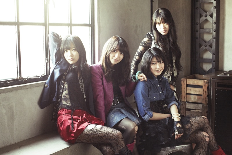 大人っぽいムード漂うNot yetのアーティスト写真。